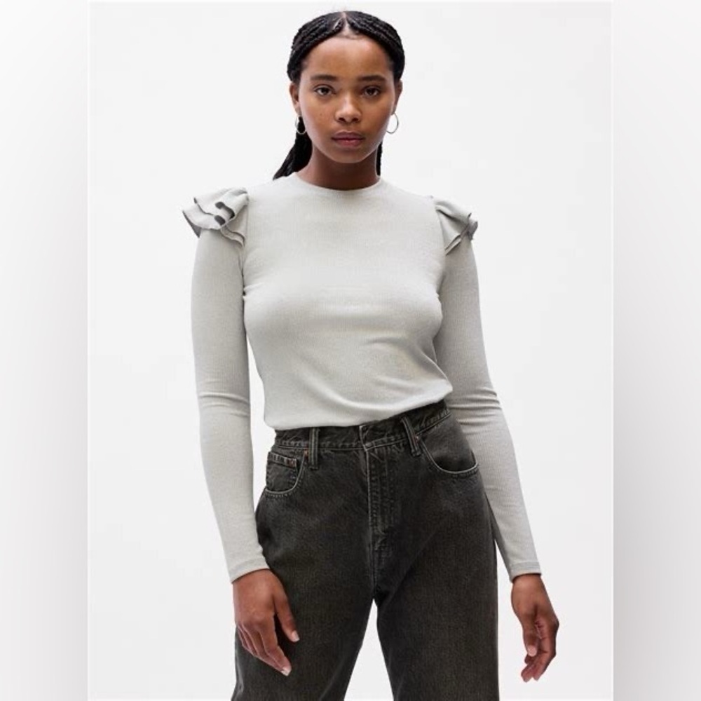 GAP - ribbed silver shine & ruffle longsleeve Medium - p2p is 18".